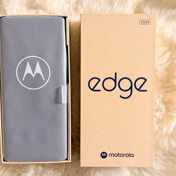 Brand new Motorola Edge - 2024, 8GB + 256GB, unlocked, only opened and activated - Picture 2 of 5